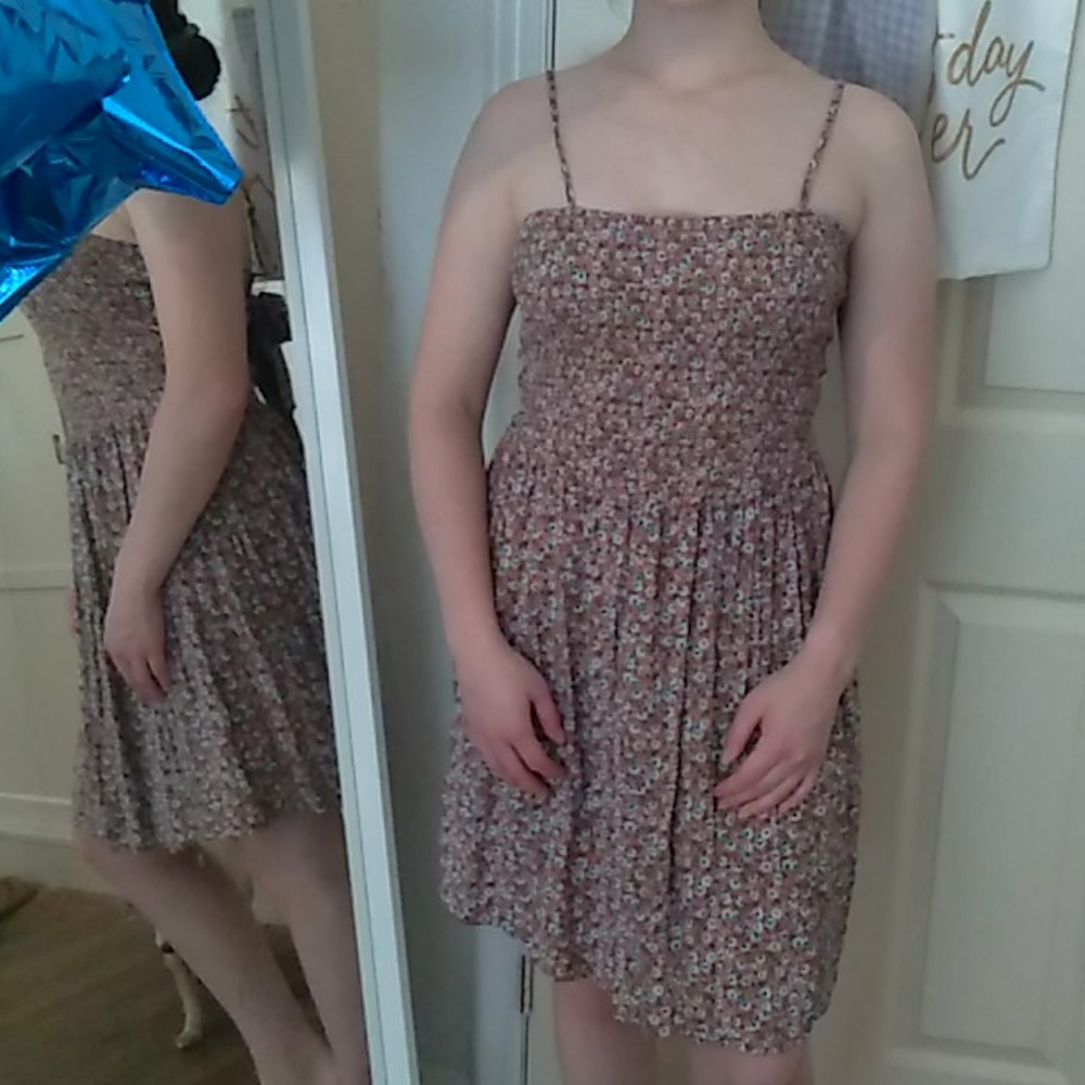 New cute summer dress size medium open back tie